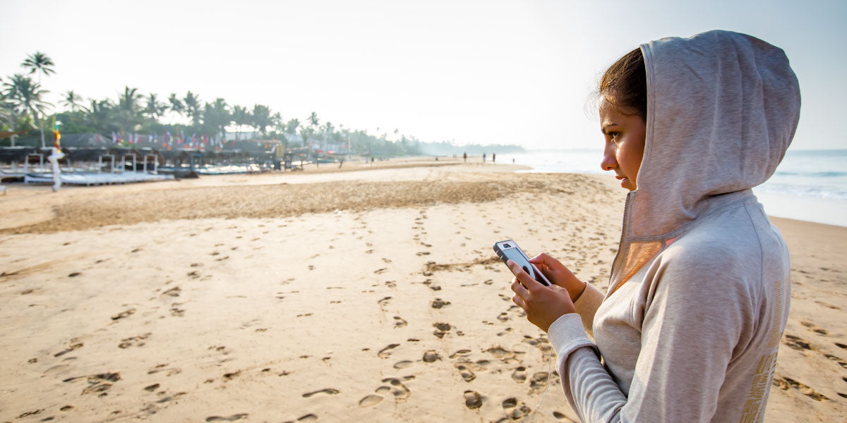 3 WORST PLACES TO HOLD YOUR PHONE DURING A RUN